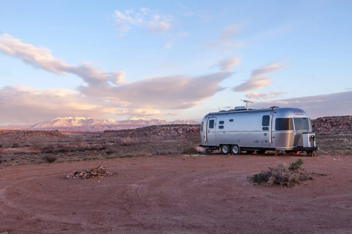 What Is the Difference Between Mobile and Manufactured Homes?