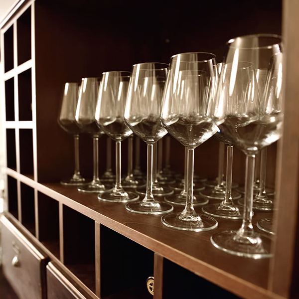 Is Decanting Worth It? What Actually Works in a Cabinet Organizing System