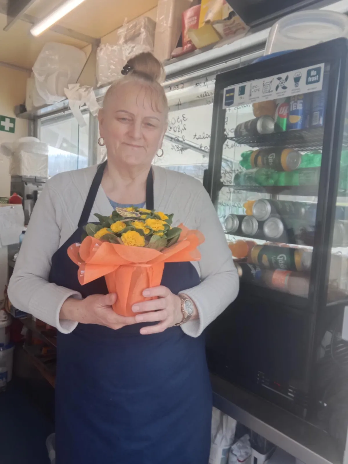 Außenansicht des Imbissstandes am Seeufer