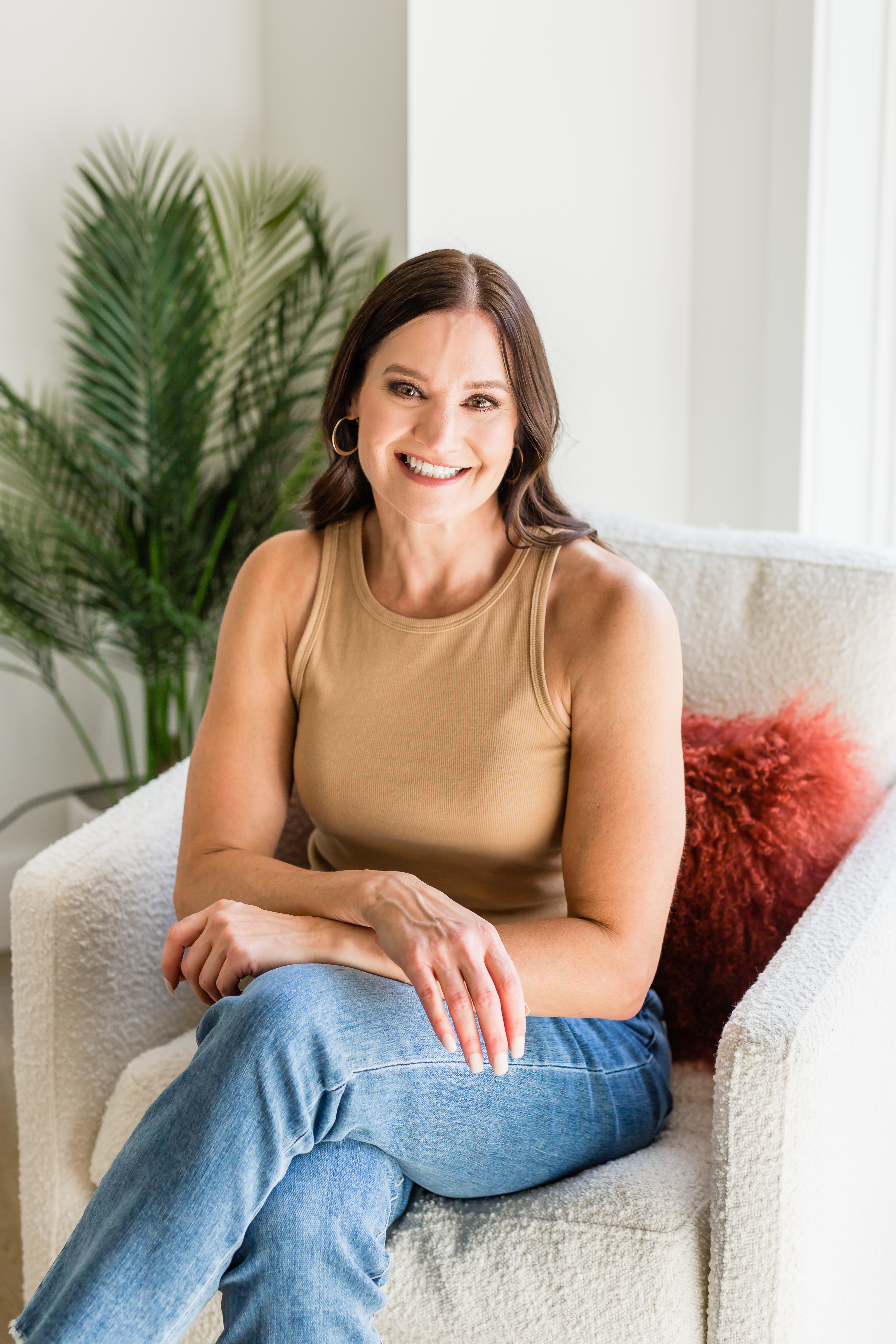 Shar, perimenopause and fat loss coach.
