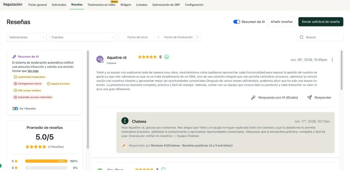 Panel de reseñas de Chateea con una reseña real de 5 estrellas y la respuesta escrita por Reviews AI