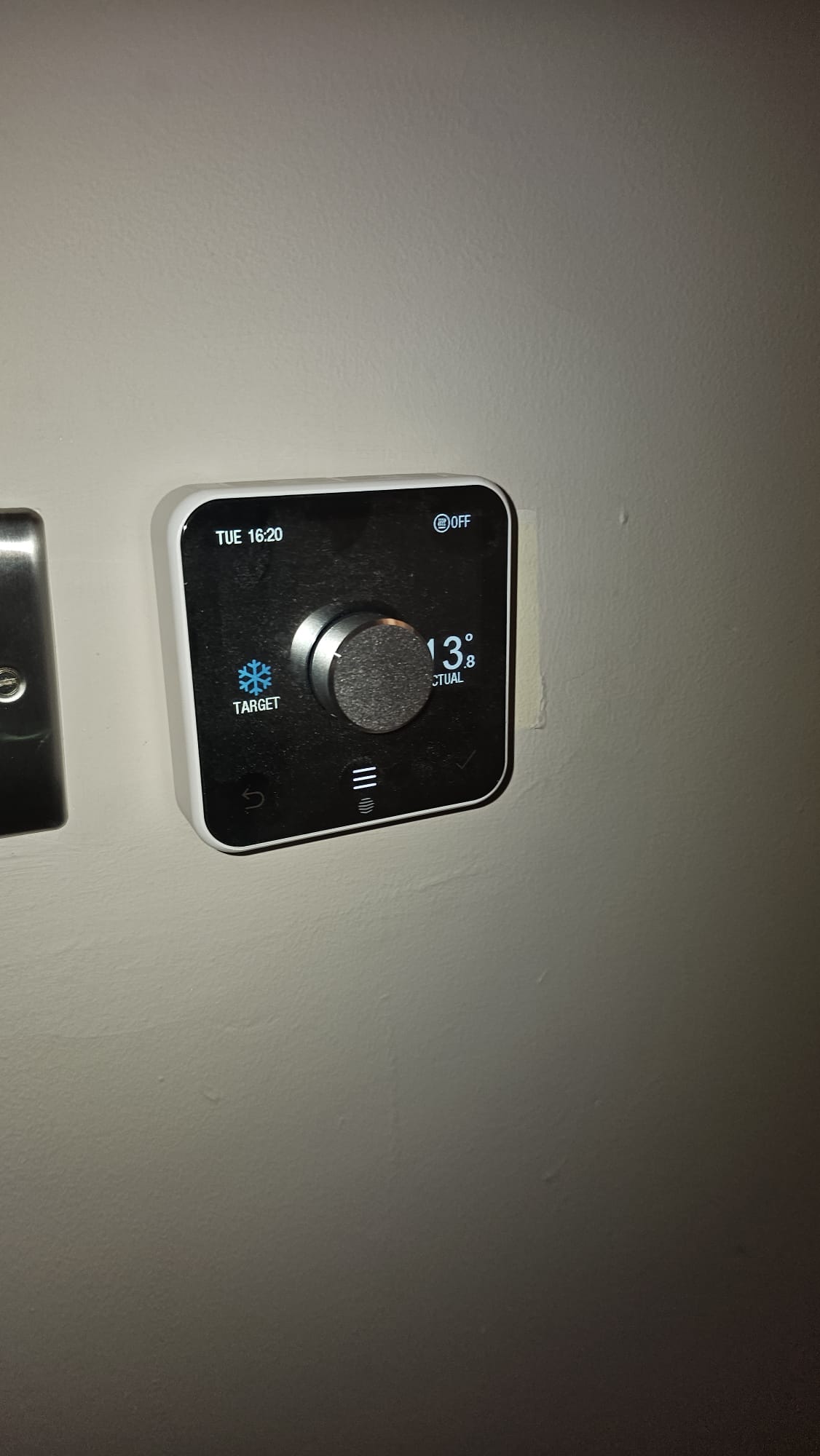 Hive Wall-mounted smart thermostat with digital display and dial control
