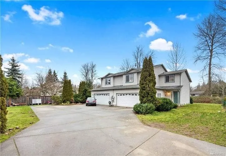 Bellevue Concrete builds and installs Driveway