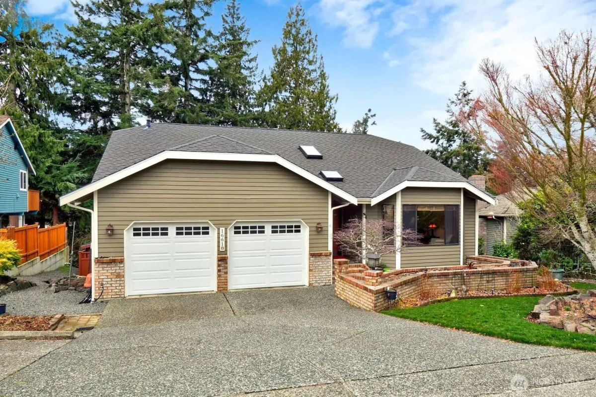 Bellevue Concrete builds and installs Driveway