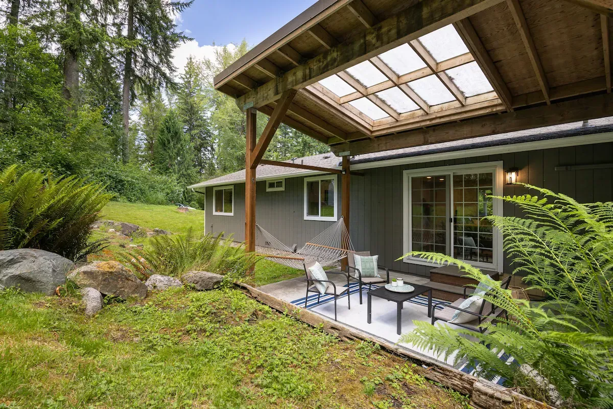 Bellevue Concrete builds and installs Patio