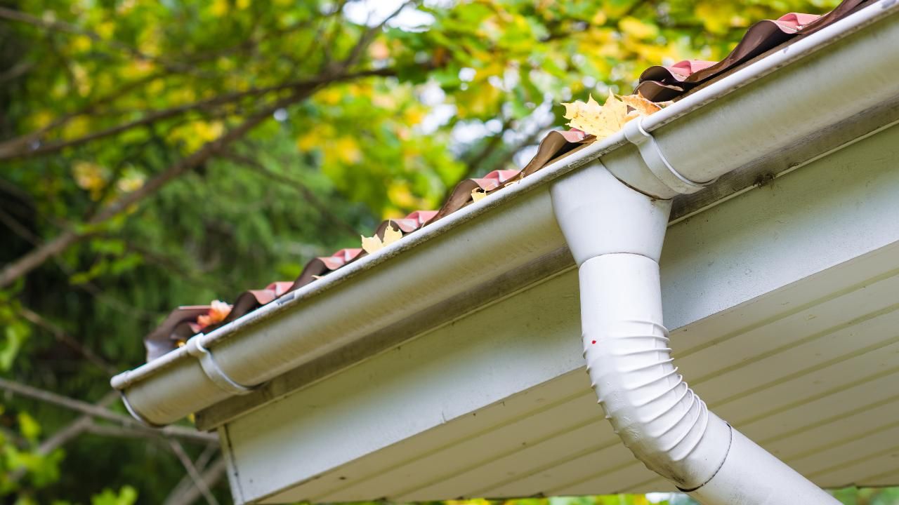 How Clogged Gutters Can Lead to Costly Home Repairs