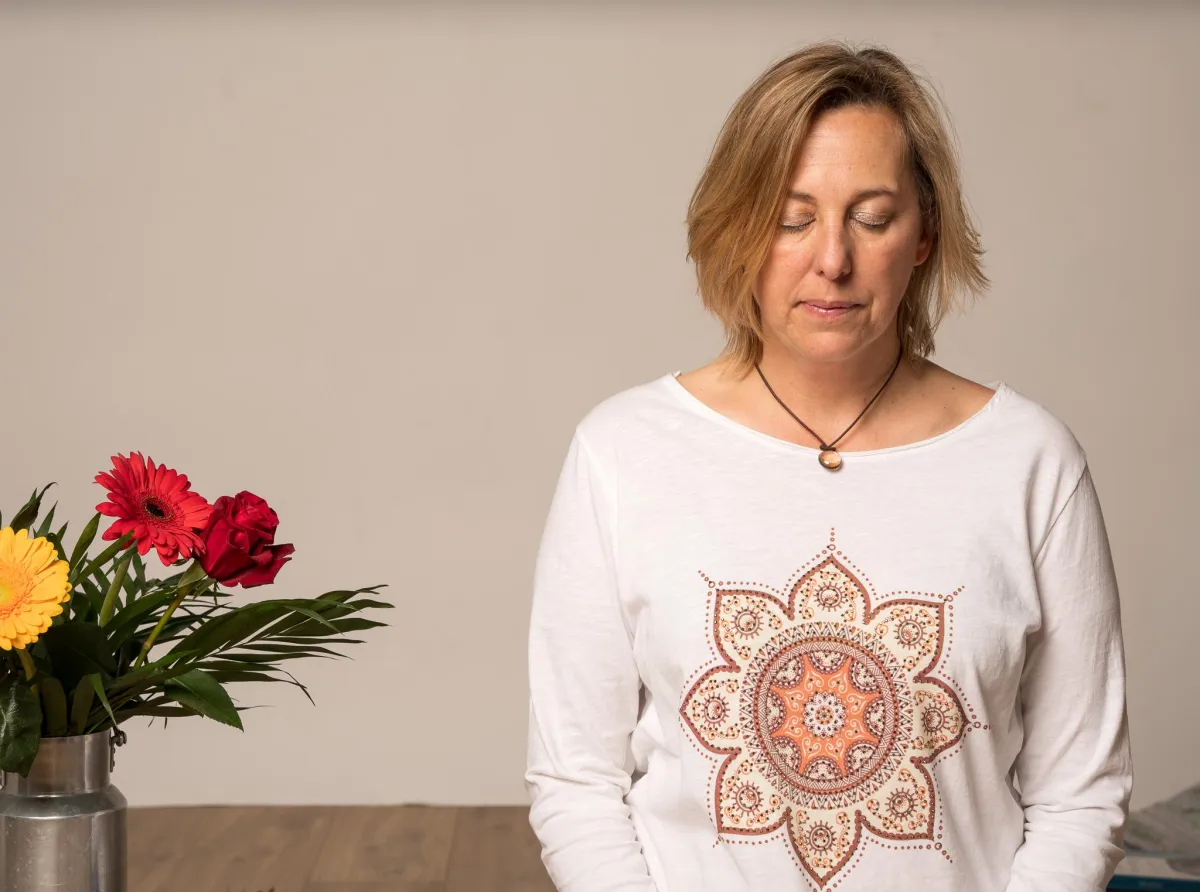 Jenn Baljko, from Always on My Way's Fierce Awakened Women mentorship program, experiencing a serene meditation session on her joy journey towards emotional embodiment and reinvention.