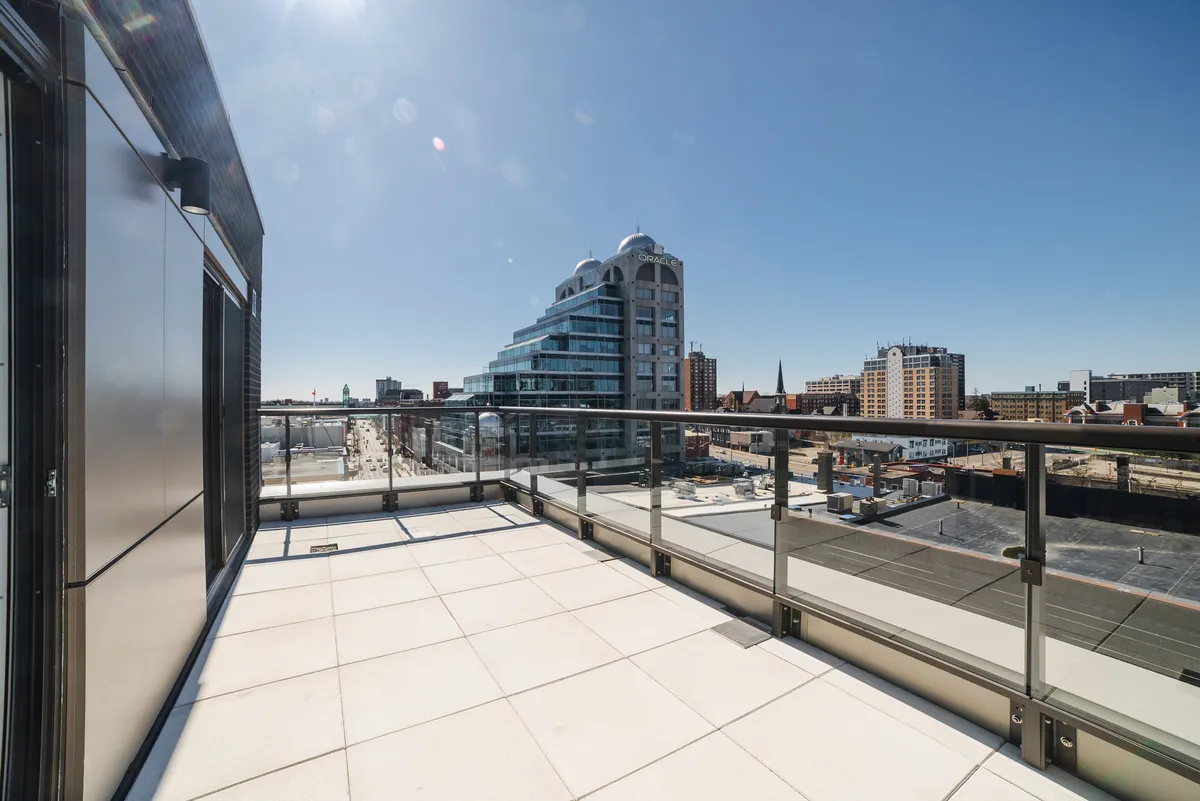 SkyTowns at 55 Duke St photo 5