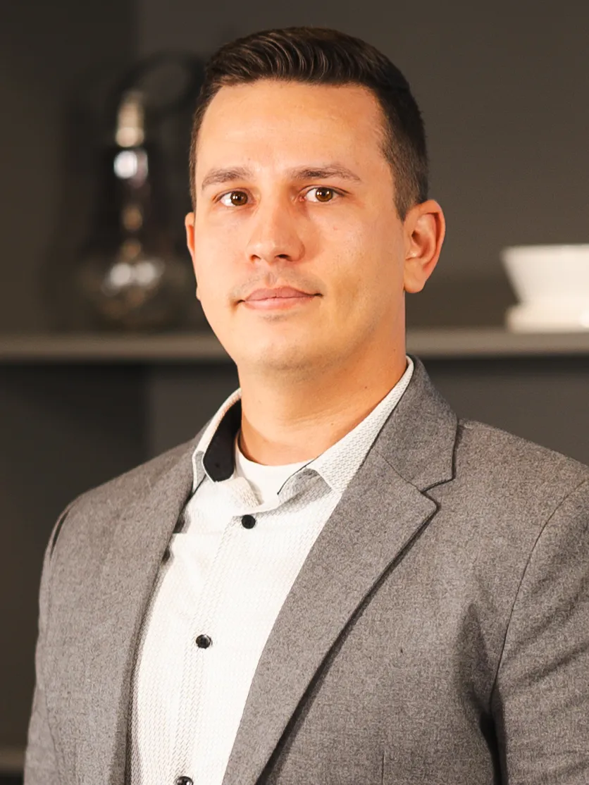 Travis Dacosta, Controller