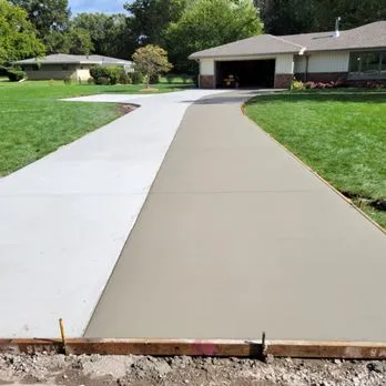 Racine Concrete builds concrete driveway