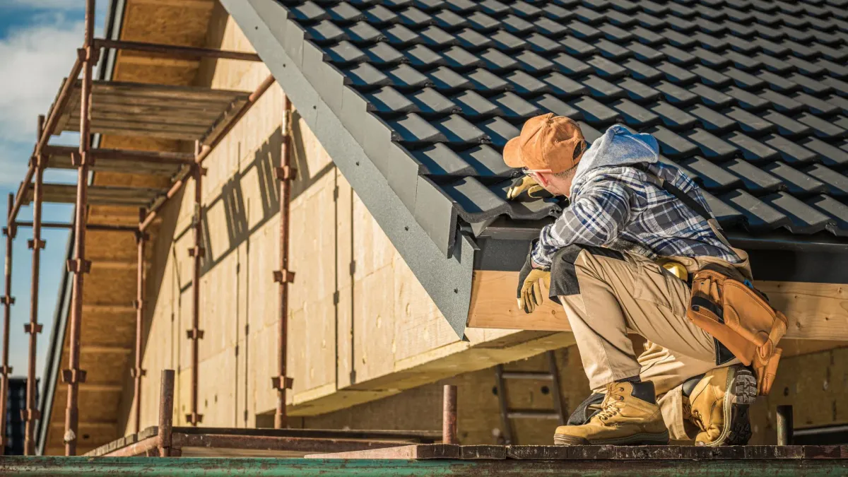 Do Roofers Work in Rancho Mirage Summer Heat?