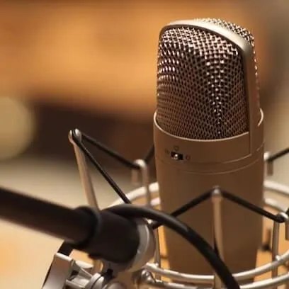 Voice lessons in Spokane - microphone waiting to be used for singing