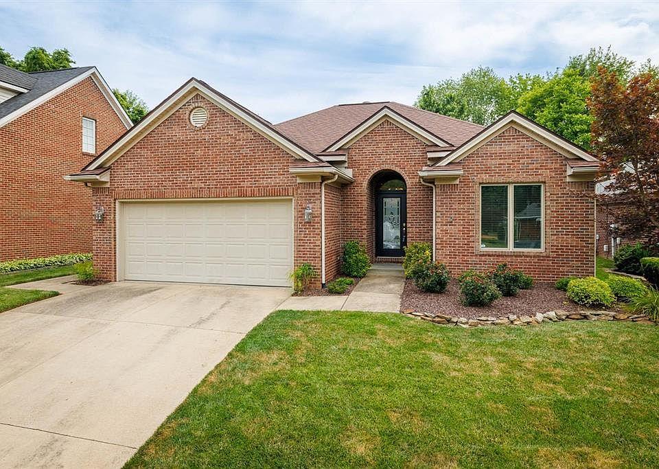 Owensboro Concrete builds and installs driveways.