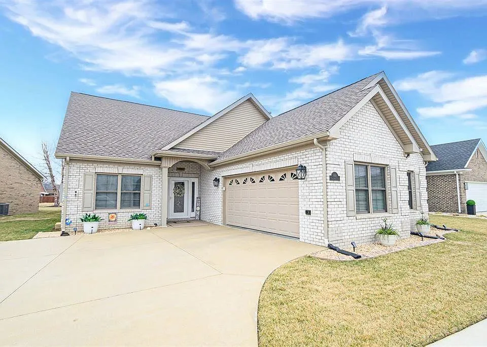 Owensboro Concrete builds and installs driveways.