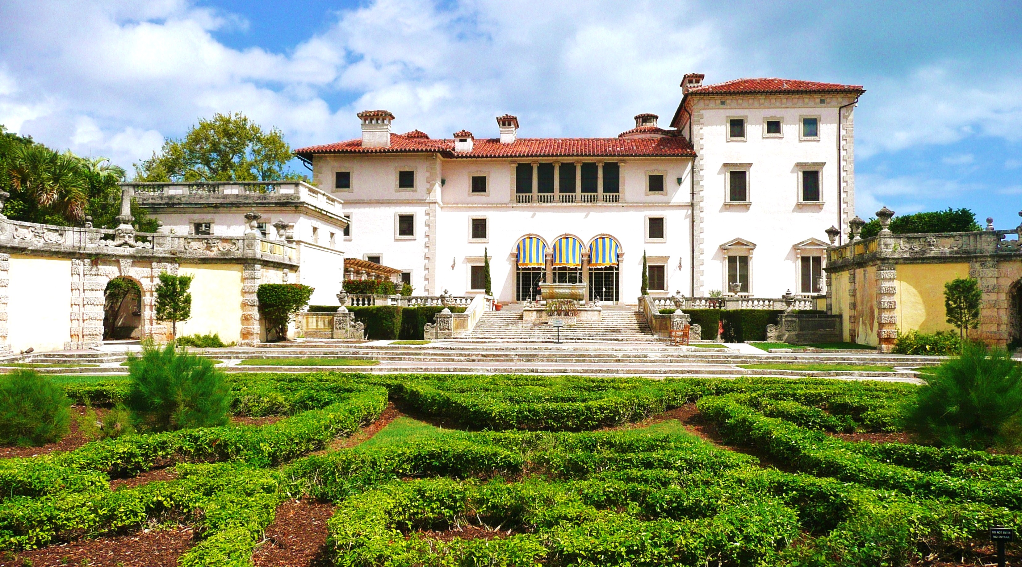 🌴 A Rental Car Guide to Coconut Grove, Coral Gables & Vizcaya Museum & Gardens | FlexMobility, Miami, FL