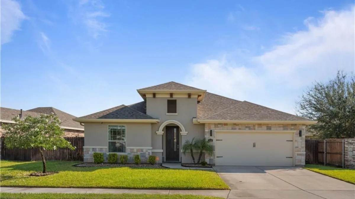 McAllen Concrete builds and installs driveway