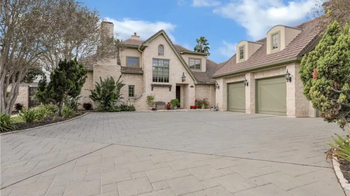 McAllen Concrete builds and installs driveway