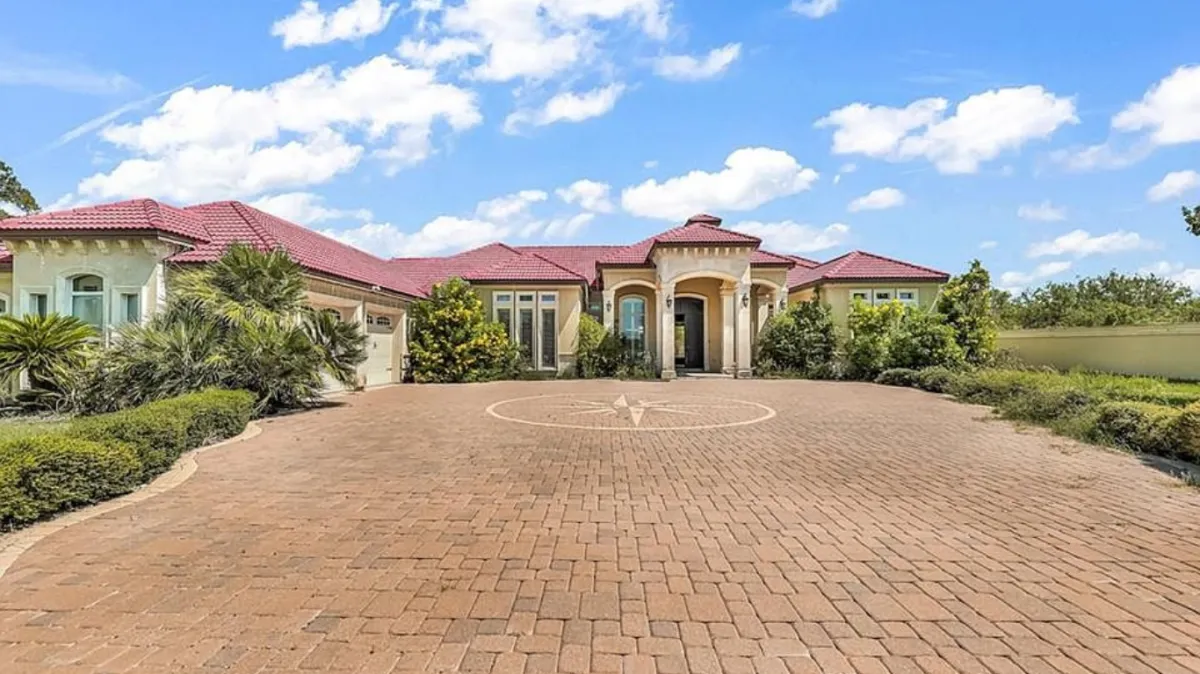 McAllen Concrete builds and installs driveway