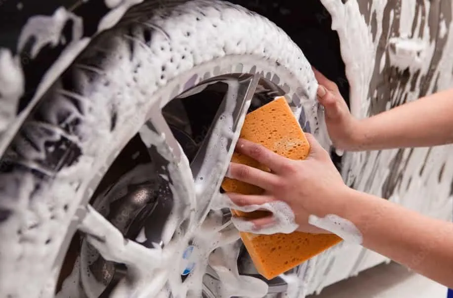 Wheel Tire Cleaning Dressing Services