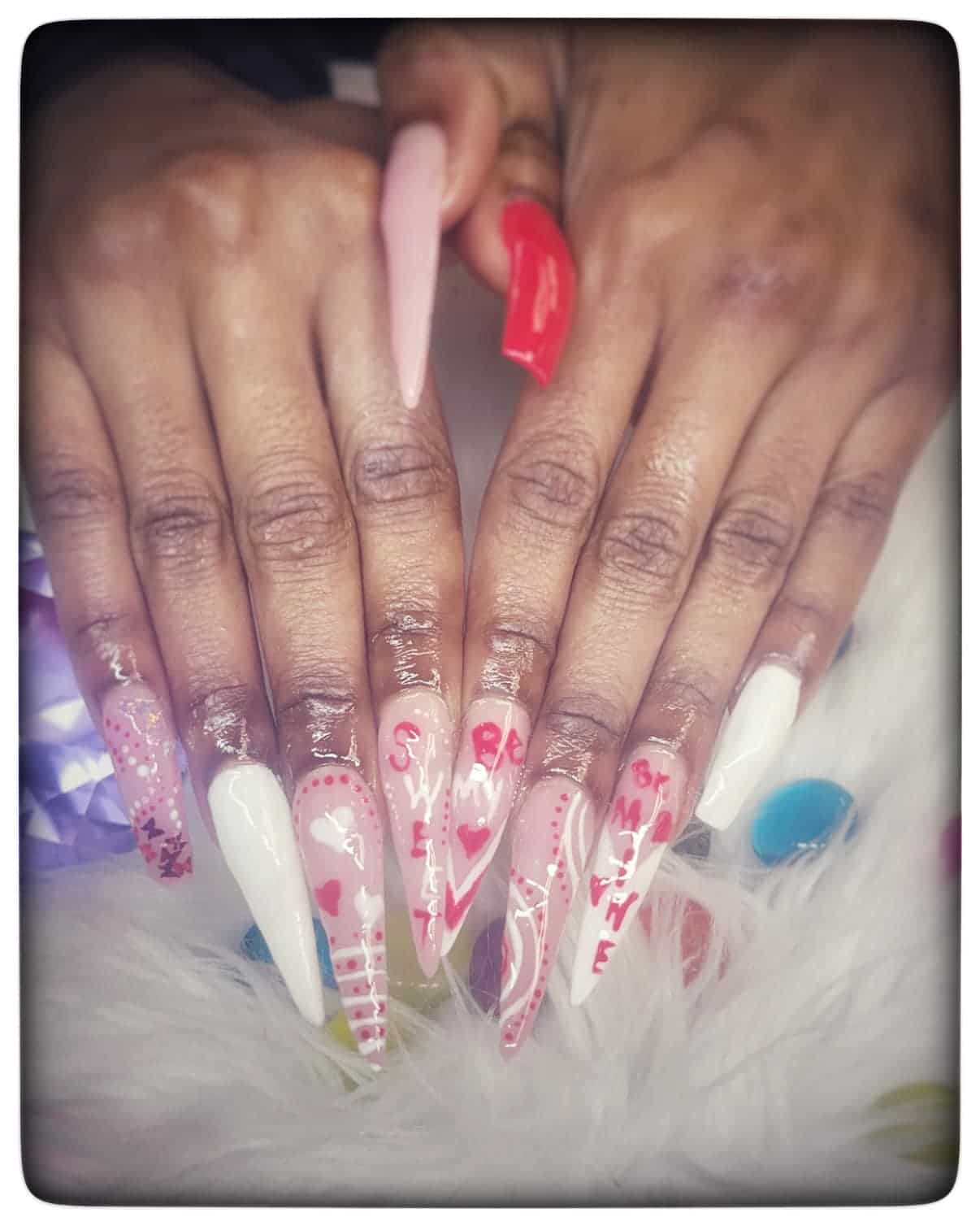 Fingernail Salon Services