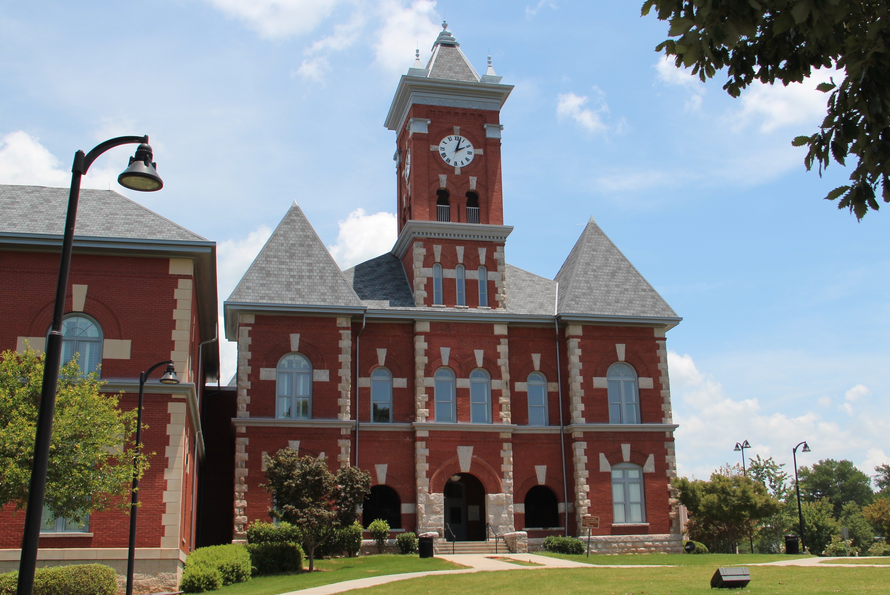 Clayton County courthouse building in Jonesboro Georgia during daytime