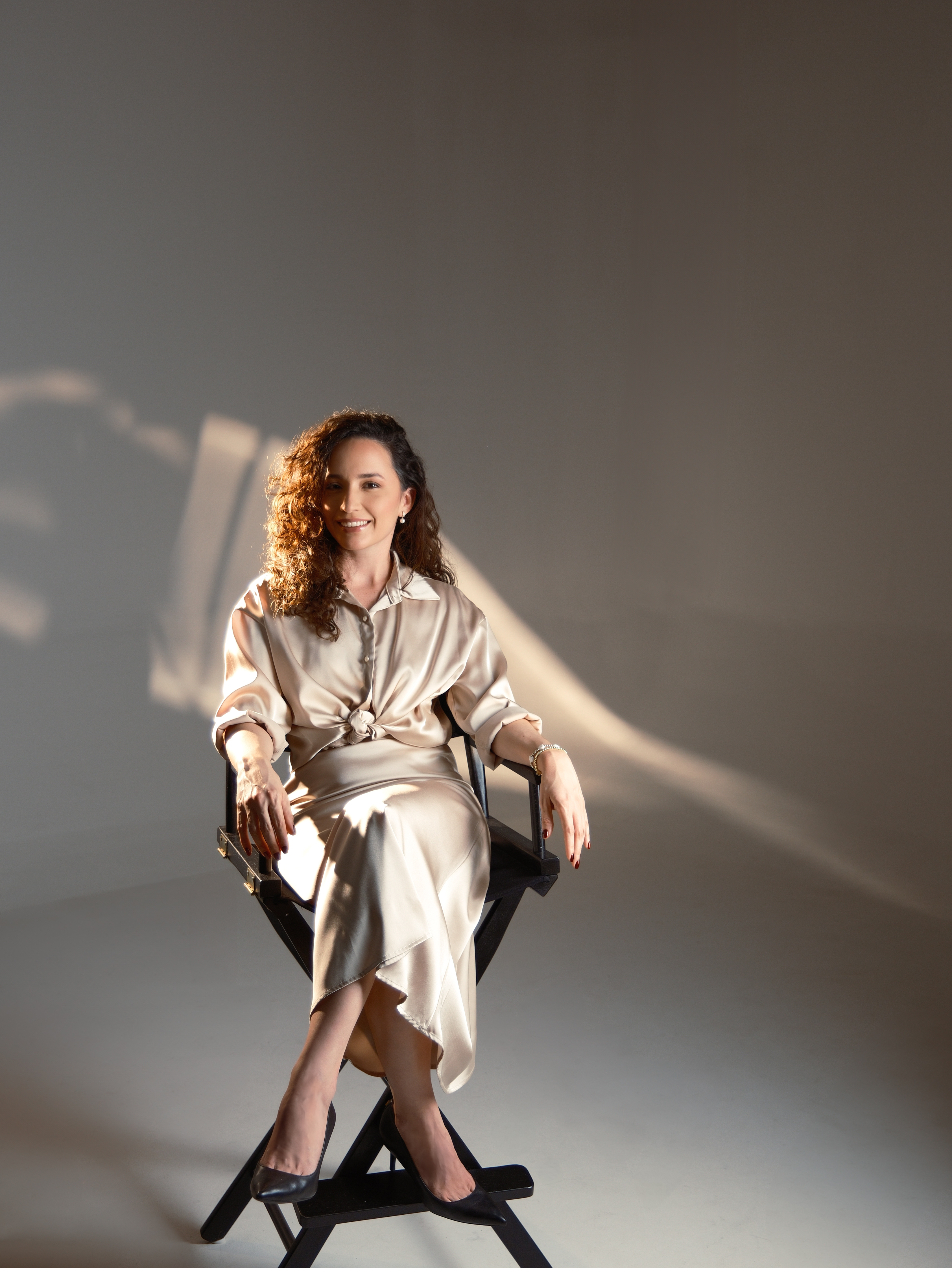 A bathroom mirror with a reflection of a fish in it