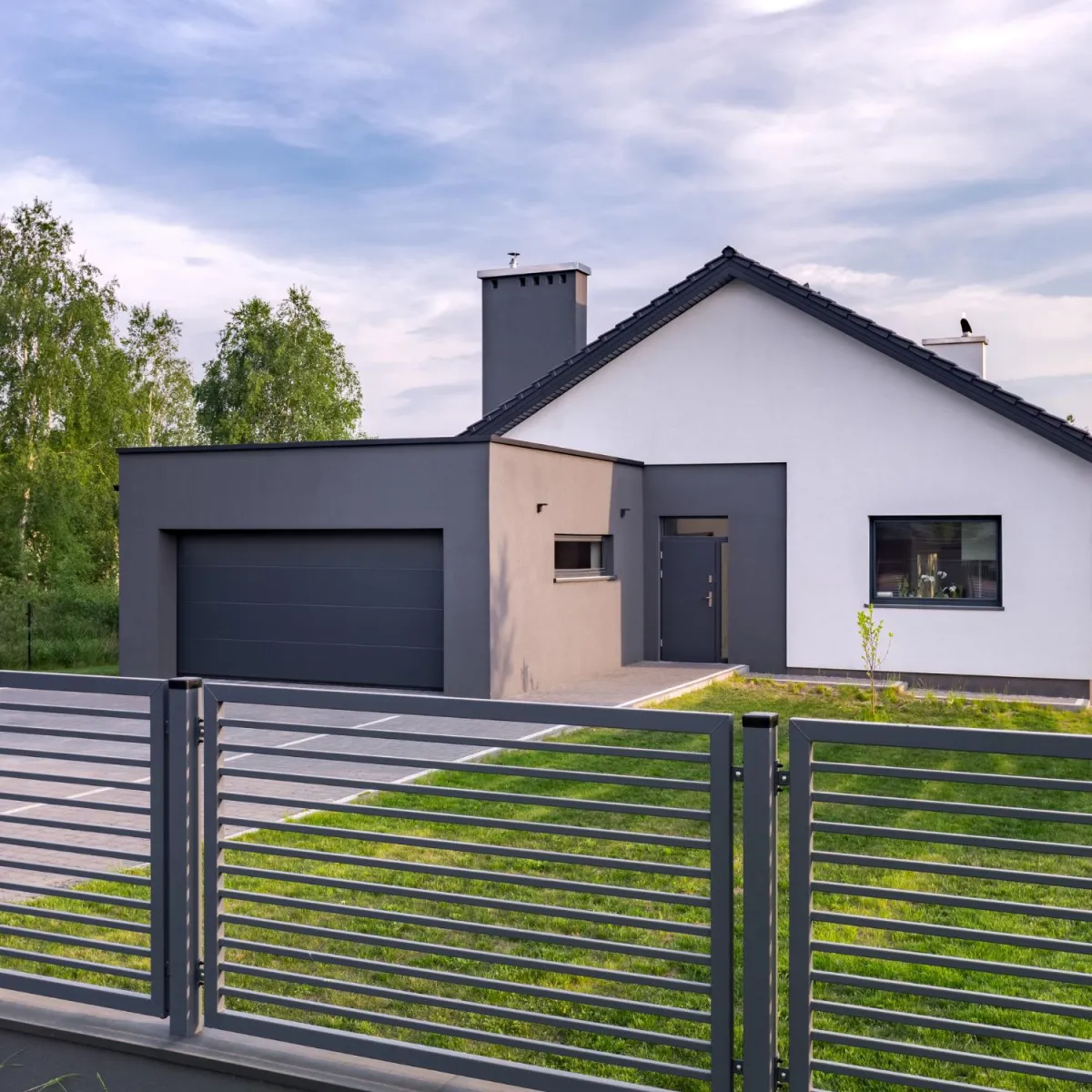 Black aluminum fence 