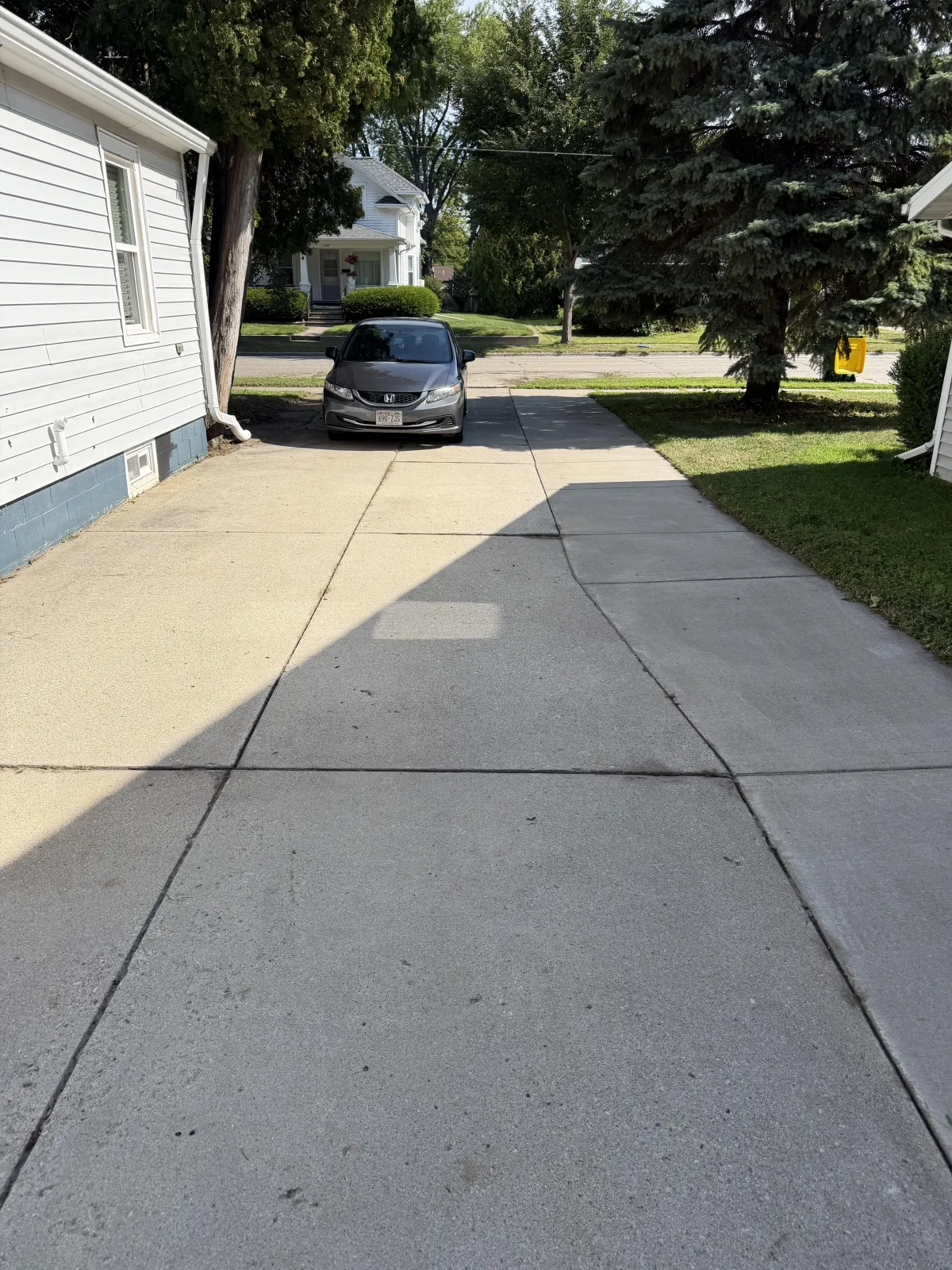 Trimming & edging in Green Bay WI