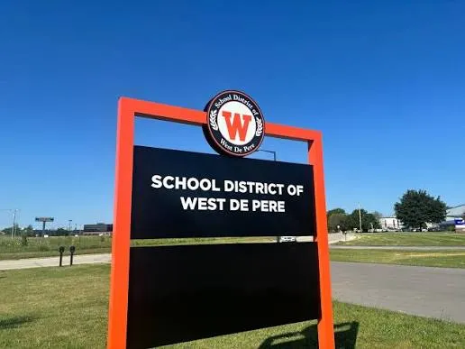 West De Pere Wi Fall cleanup & leaf removal