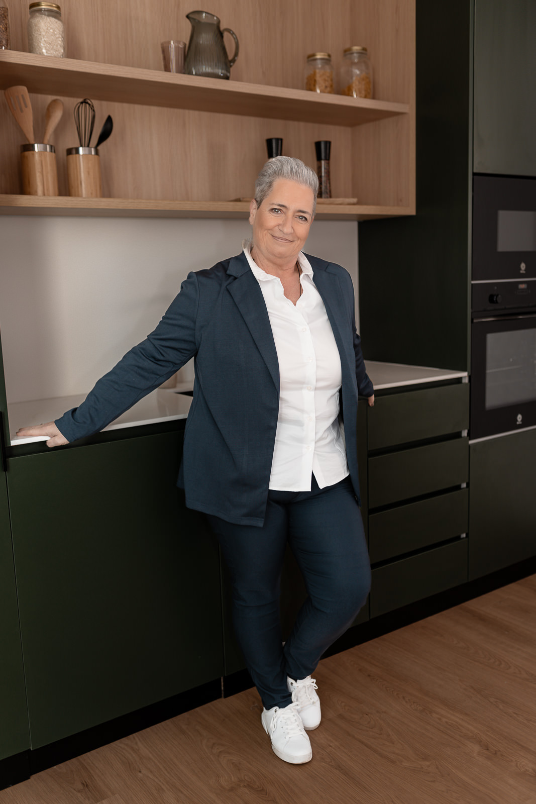 Authentisches Businessportrait einer Frau 40+ mit Vertrauen und Präsenz