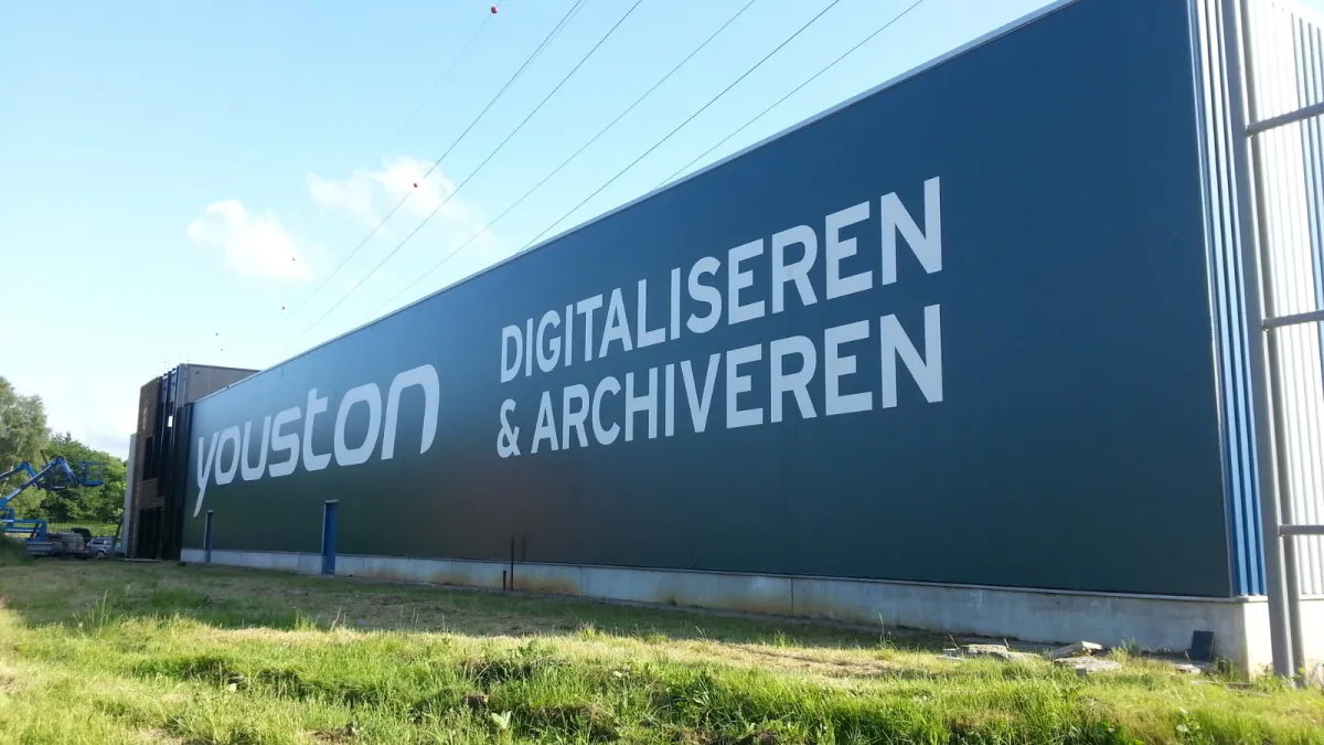 Onverlichte gevelreclame