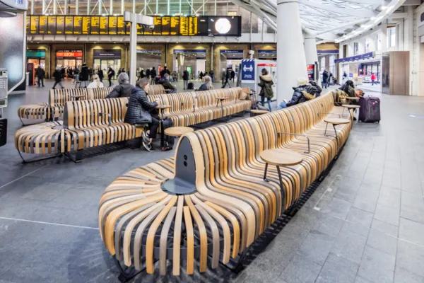 Green Furniture Concept modulaire meubels in een publieke wachtruimte – biophilic design door Herva-Doublet België