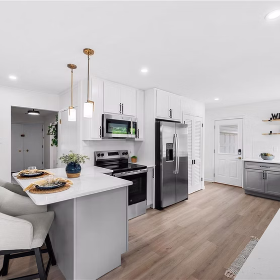 St. Louis kitchen remodel contractors building a breakfast bar with marble countertops