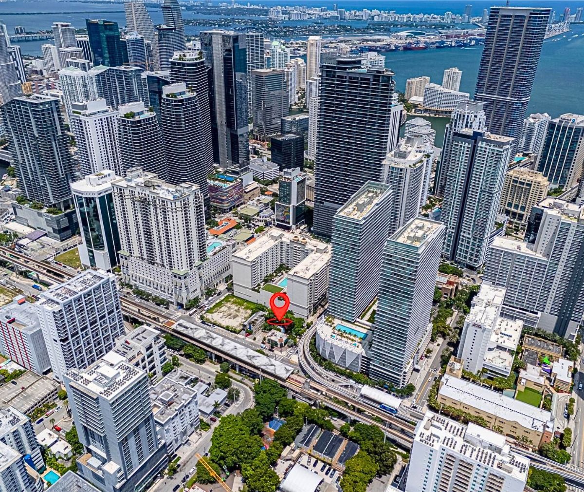 75 SW 11th St, Miami, FL 33130