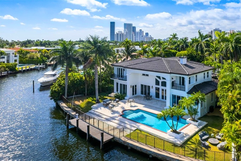 Golden Beach Homes in Golden Beach