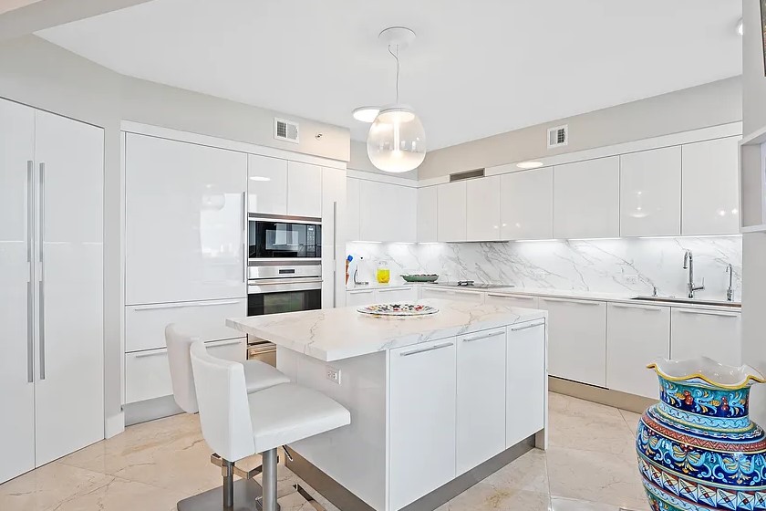 Ocean I Kitchen Island