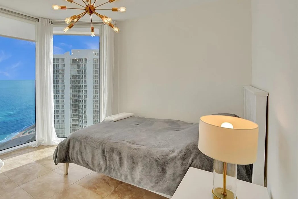 La Perla Condo