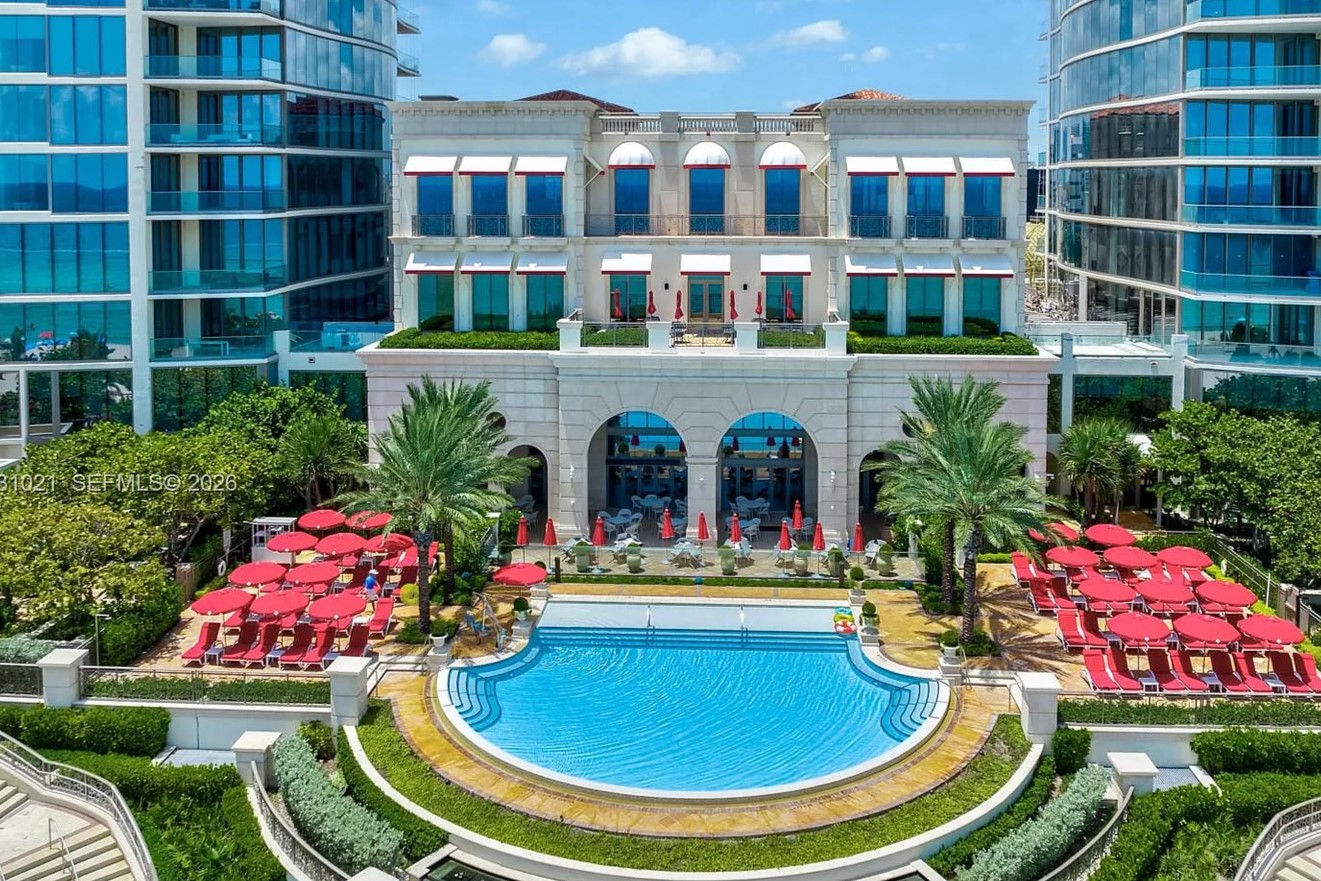 Estates of Acqualina Pool