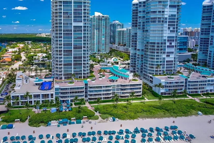 Oceania I Pool and Beach