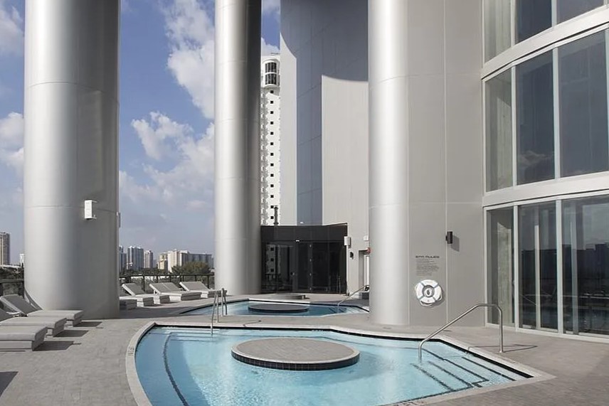 Porsche Design Tower Pool