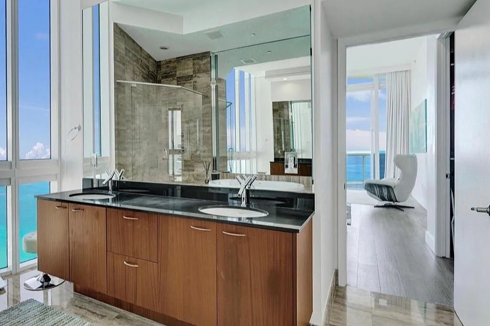 Trump Tower II Kitchen