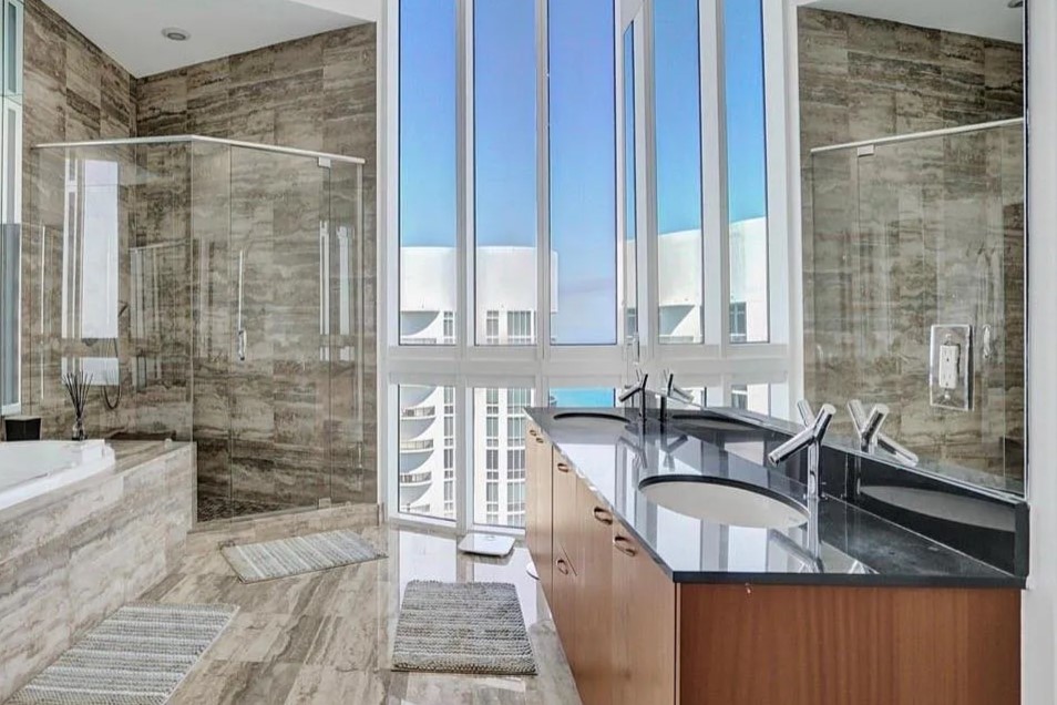 Trump Tower II Bathroom
