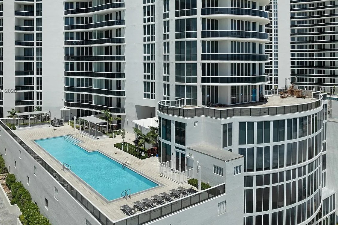Trump Tower II Pool