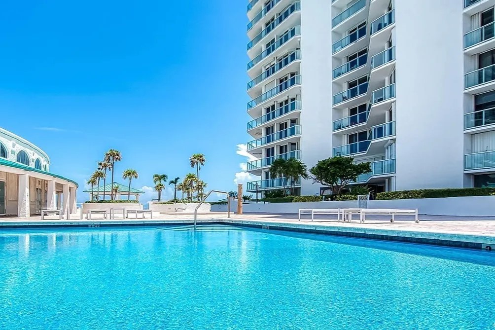 Oceania II Pool
