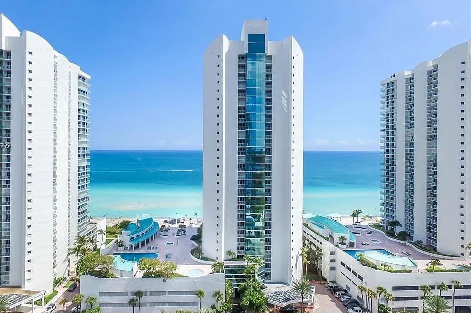 Oceania II View in Collins Avenue