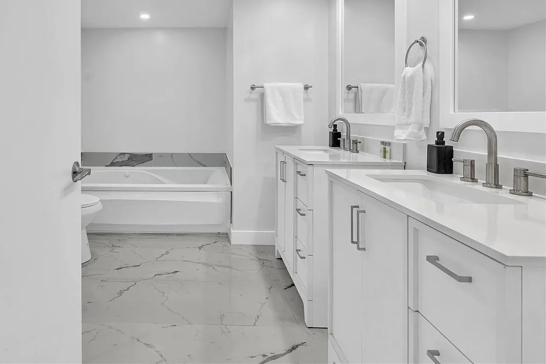 Ocean Point Bathroom