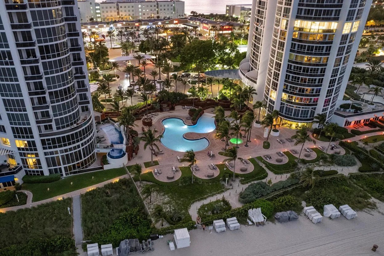 Trump Palace Pool