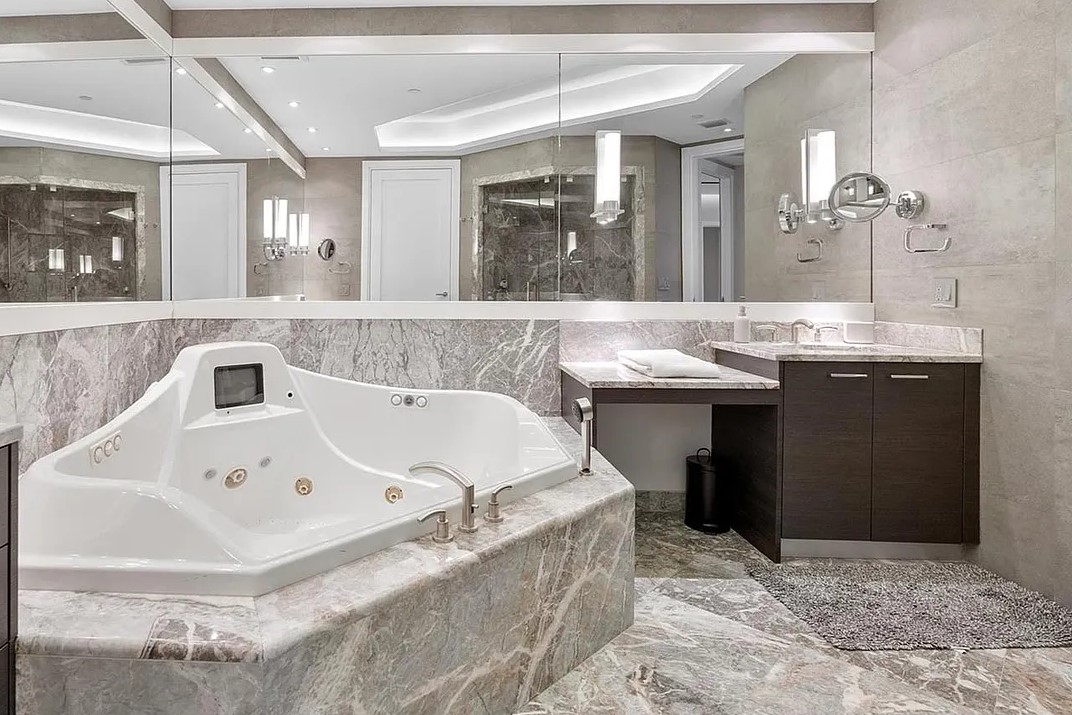 Turnberry Ocean Colony Bathroom