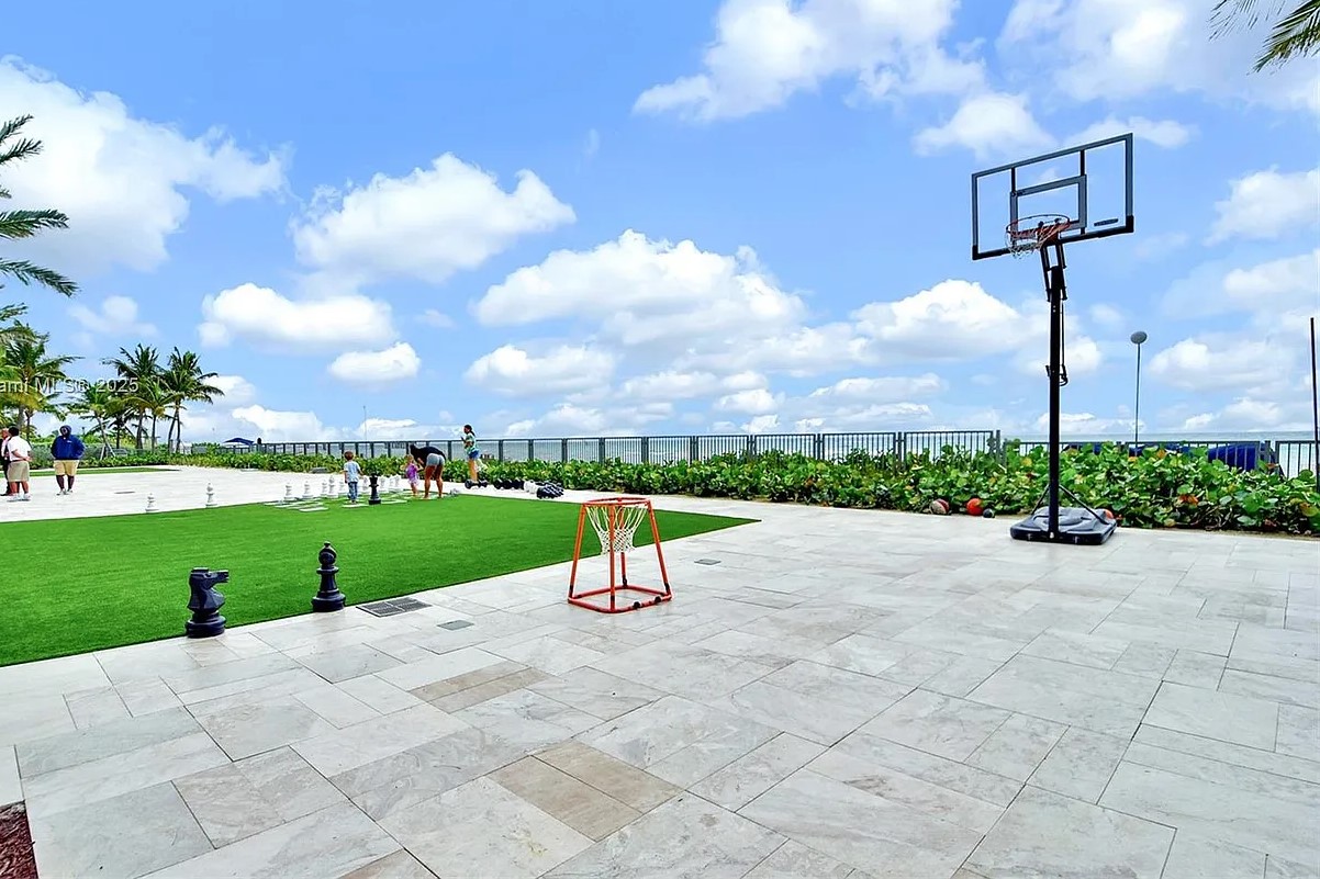 Turnberry Ocean Colony Basketball Area