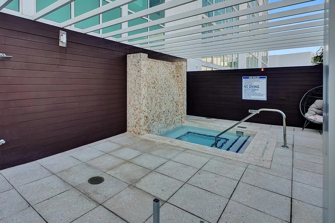 400 Tower Hot Tub